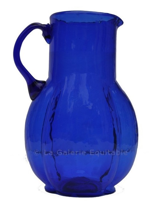 Pichet à eau bleu verre soufflé - La Galerie Equitable