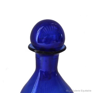 Flacon bleu en verre soufflé bouche - La Galerie Equitable